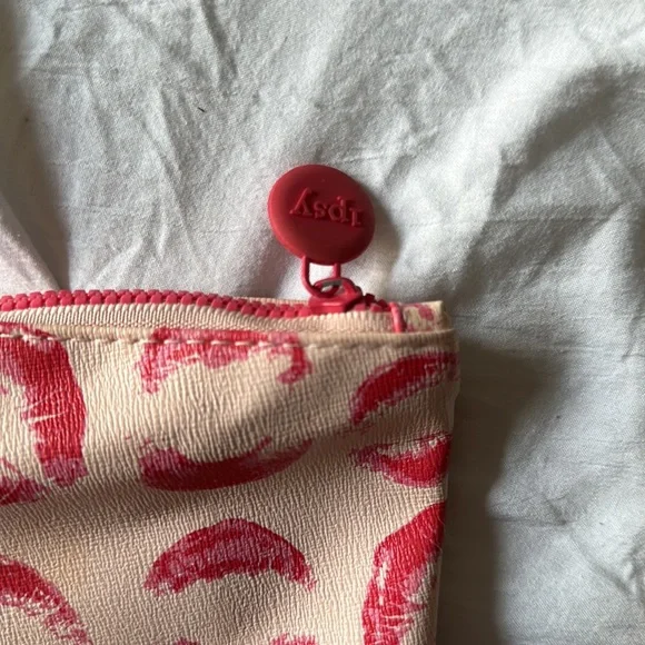 3 for $20! 2 Ipsy Bags - Picture 5 of 11